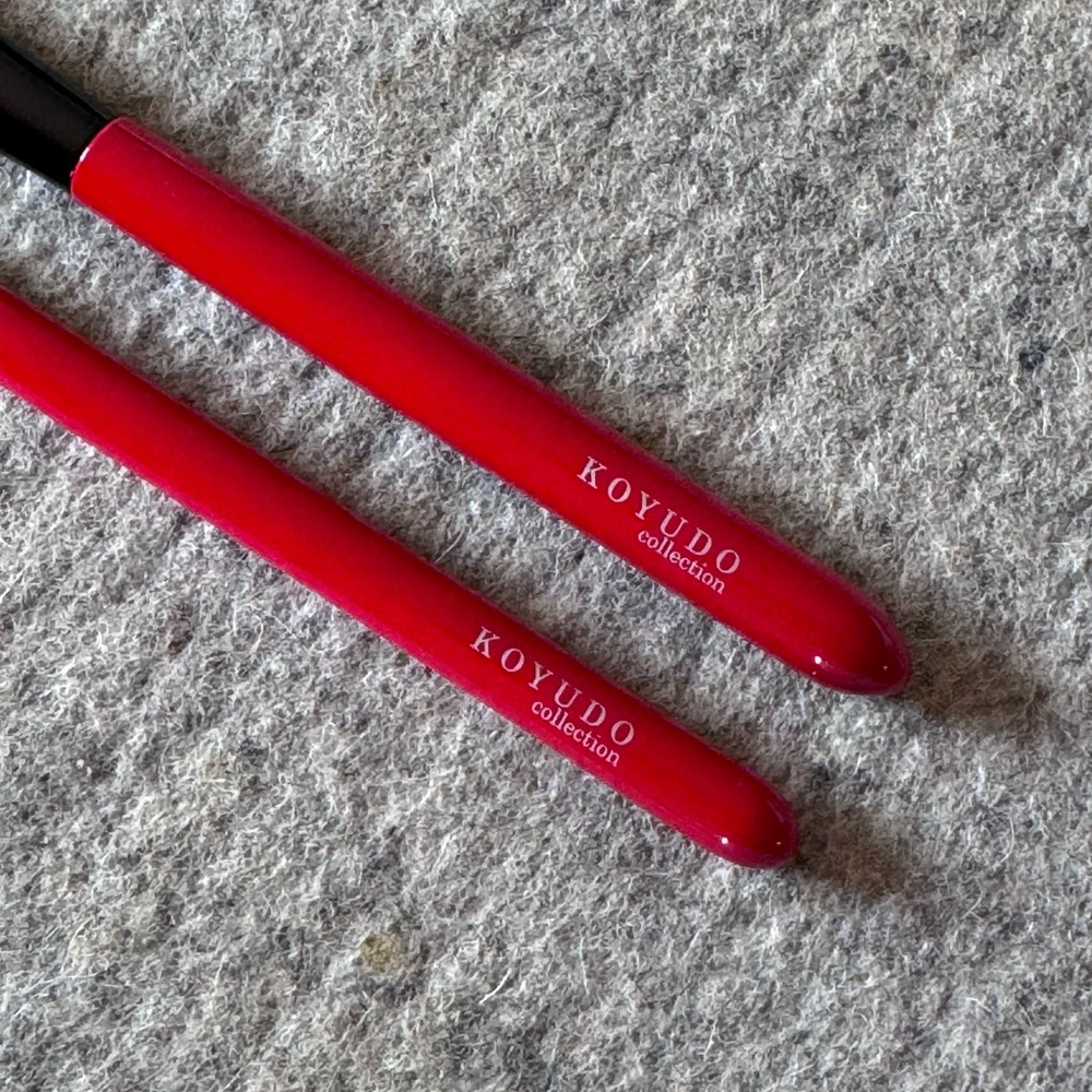 Koyudo 2pc Eyeshadow Brush Set-Large & Medium-Pine Squirrel - Picture 3 of 3